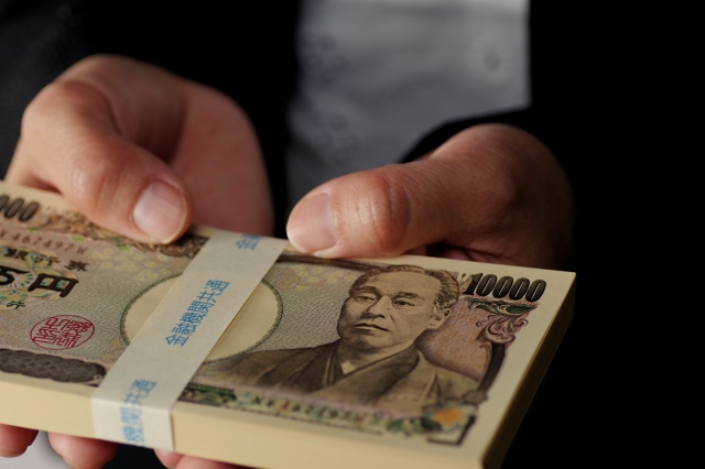 闇金業者に大金を渡してしまう。塩尻市で弁護士に無料相談して解決へ